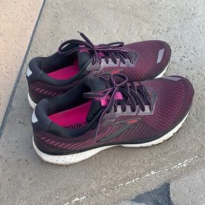 Women’s Brooks Ghost 12 running sneakers